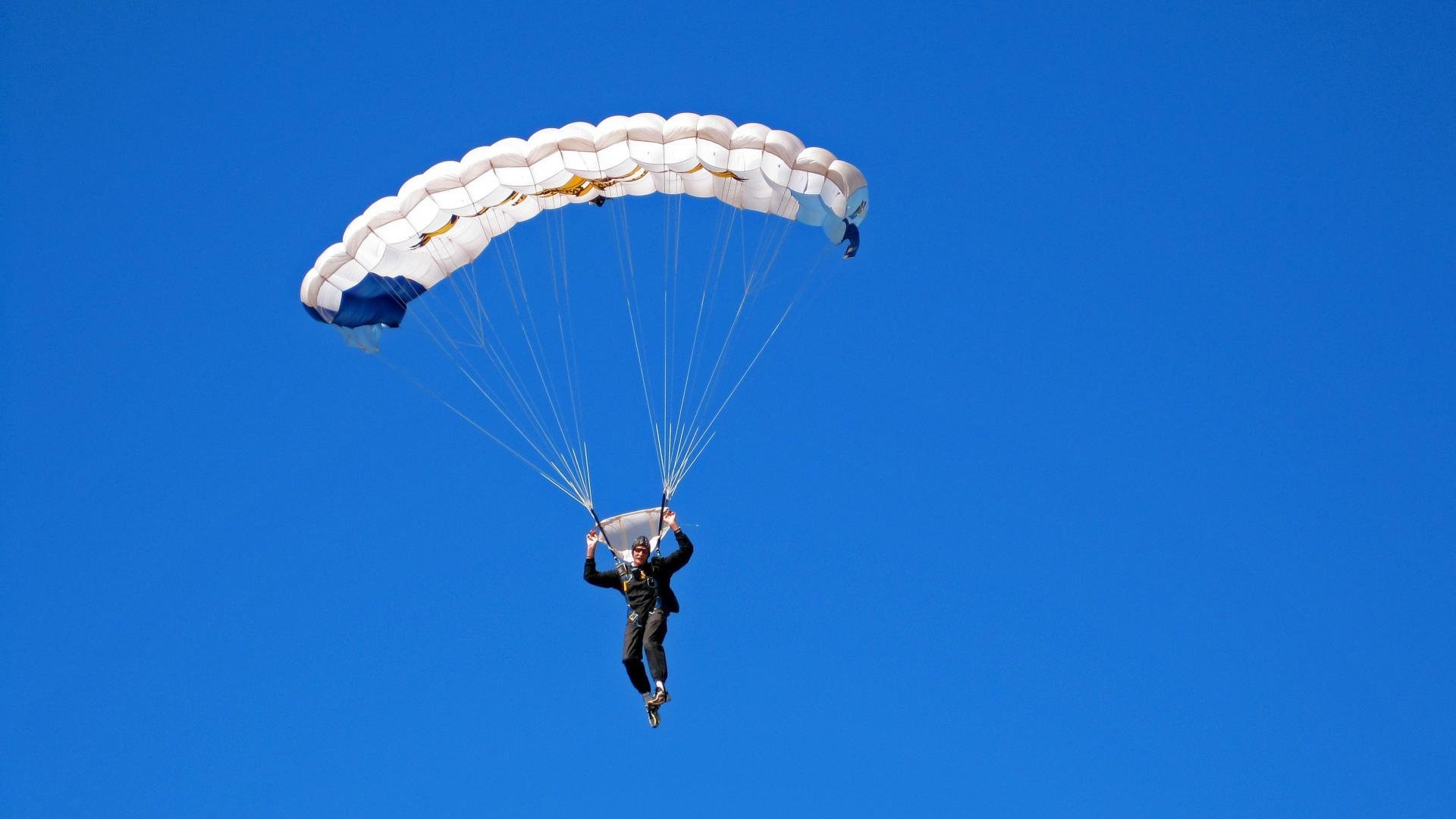 开云体育官网下载-魔术师保罗指挥篮球赛场，尼克斯队再创历史，保罗去尼克斯